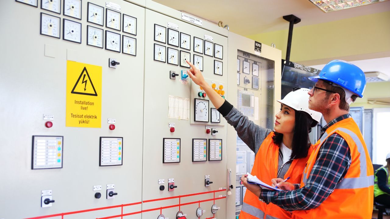 Du học nghề: Thợ lắp hệ thống điện dành cho học viên có sẵn B1